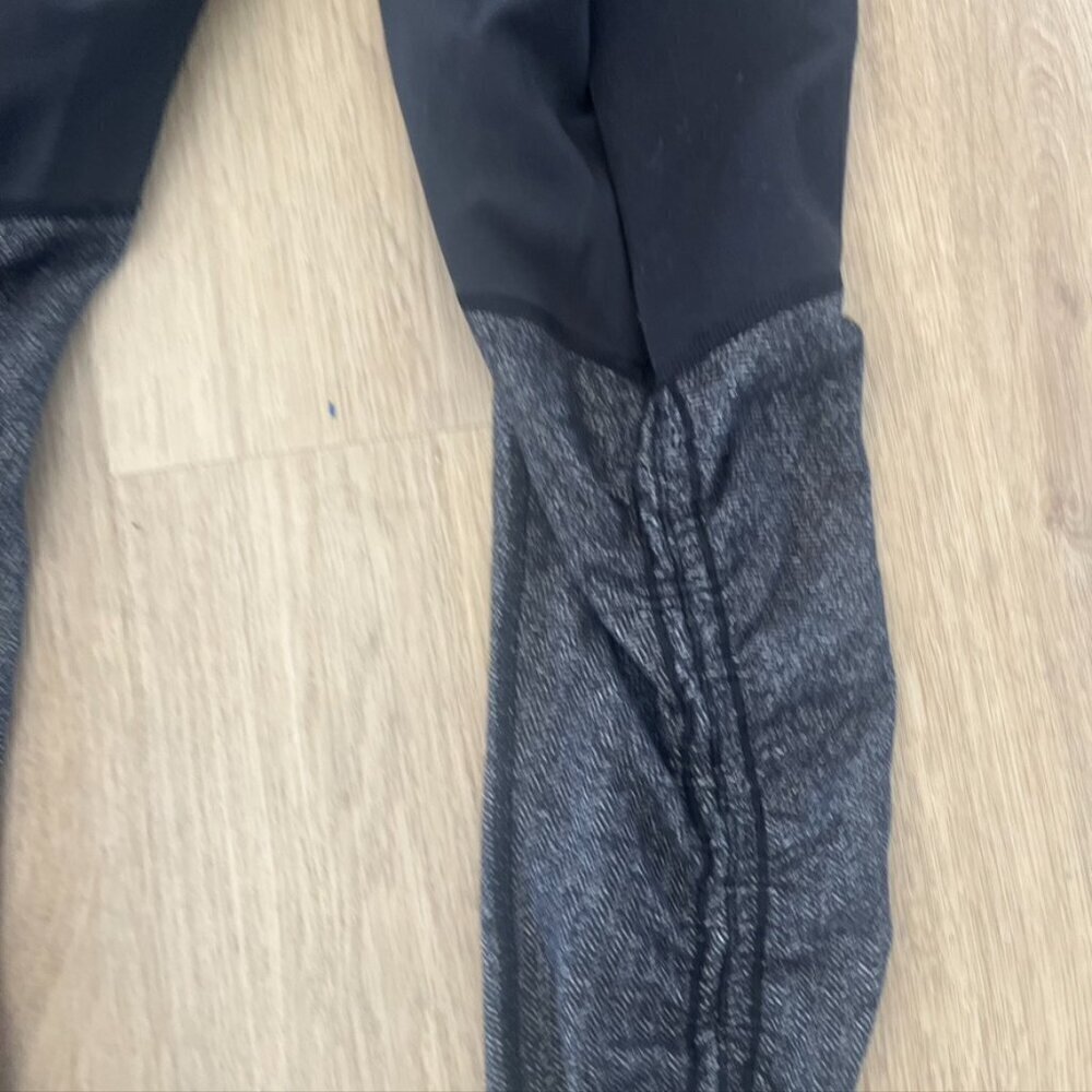 Lululemon Wunder Under Gray and Black Leg Stirrup Leggings Sz 6 - Picture 8 of 10